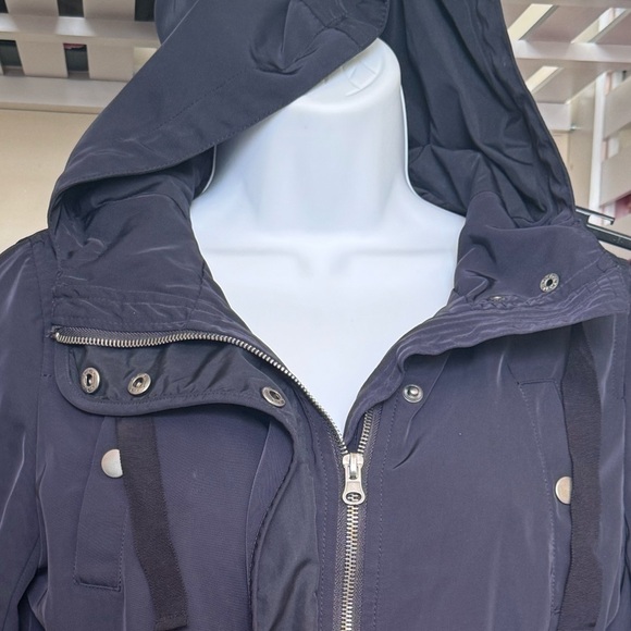 FOREVER 21 JACKET. HOODED UTILITY RAIN JACKET. GOOD QUALITY. MEDIUM WEIGHT. GUC - Picture 9 of 16